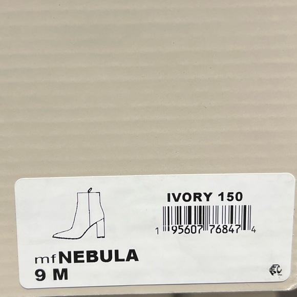 🌻NEW w/box Marc Fisher Ivory "Nebula" Square Toe Ankle Booties Size 9 - Picture 10 of 10